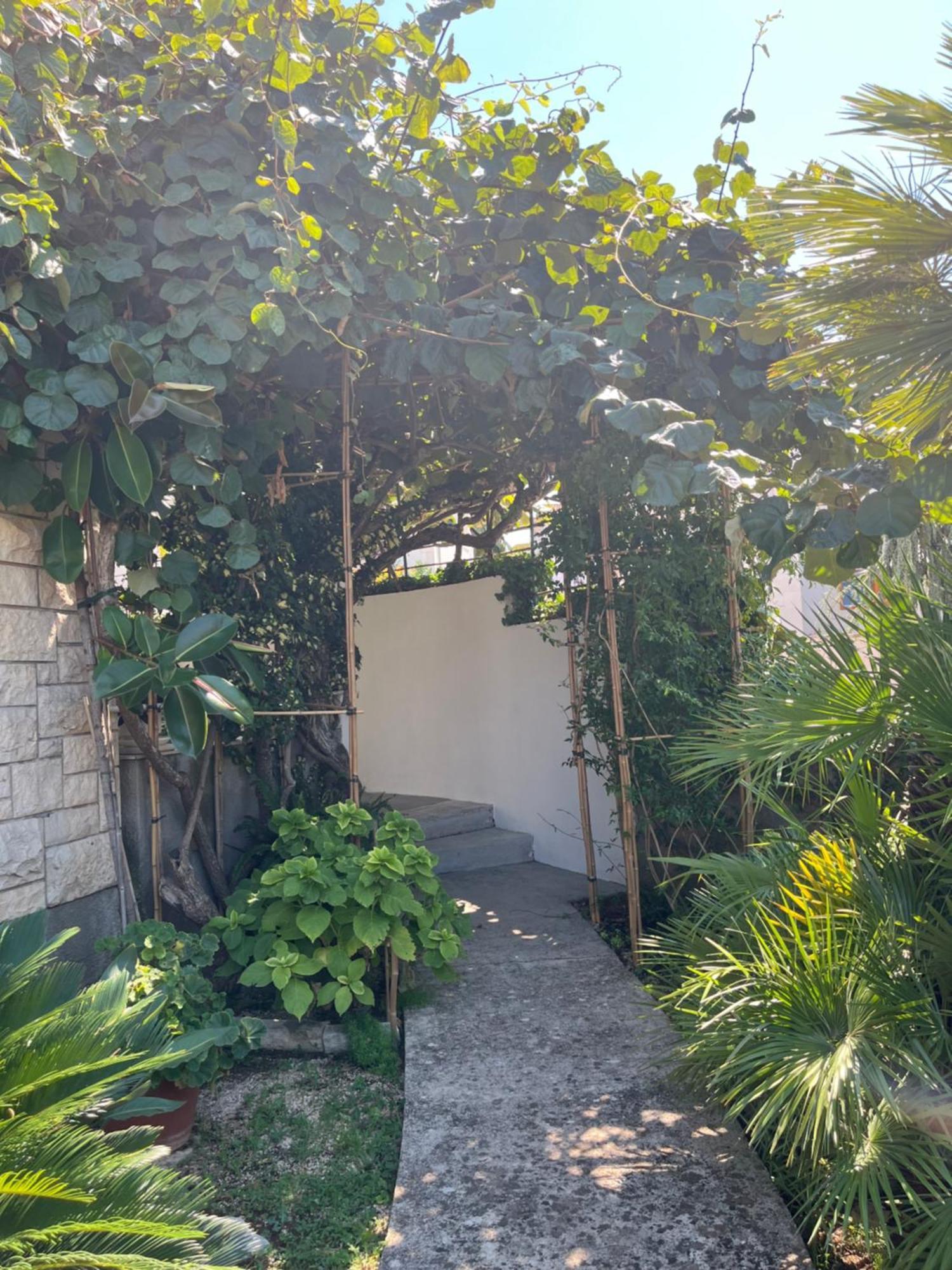 Apartman Mladenka Supetar Exterior photo