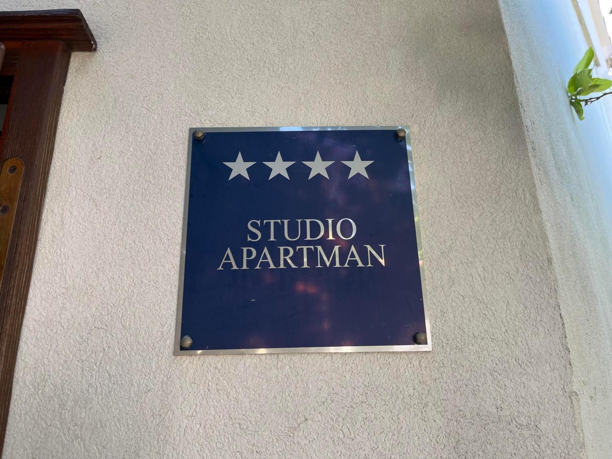 Apartman Mladenka Supetar Exterior photo