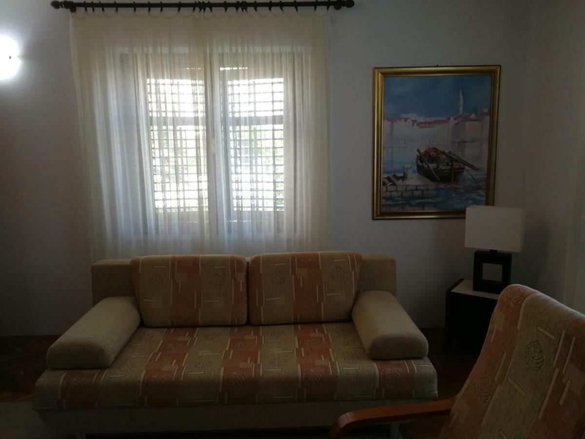 Apartman Mladenka Supetar Exterior photo